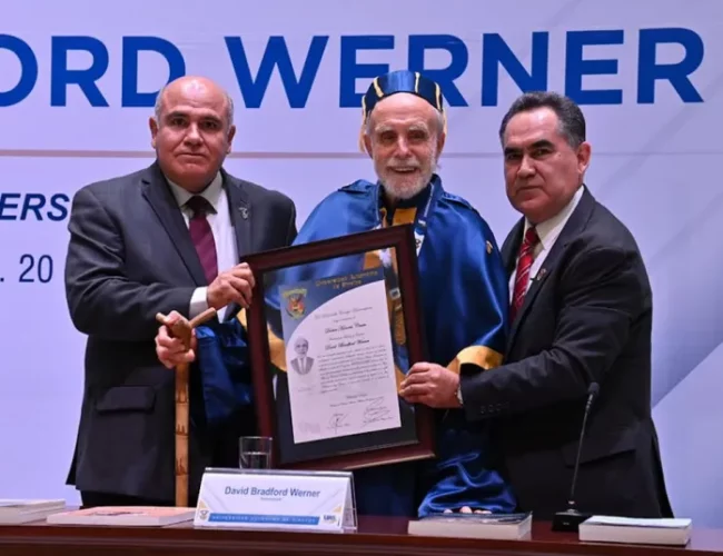 Por su altruismo y contribuciones, la UAS galardona al biólogo David Werner con el Doctorado Honoris Causa