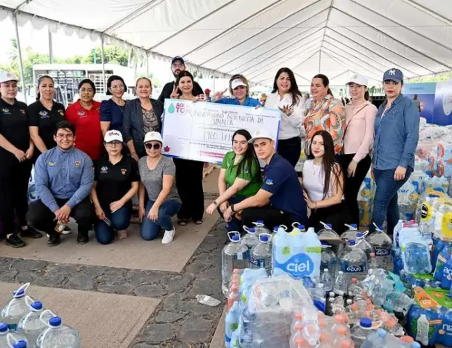 Aporta la UAS 7 mil 900 litros de agua al Aquatón 2023 de DIF Sinaloa