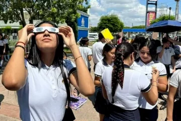 Alumnos de la UA preparatoria Guamúchil-UAS son instruidos en temas de eclipses solares