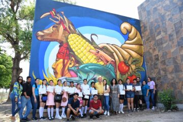 Elaboran espectacular Mural Cultural en el Recinto Histórico de Angostura