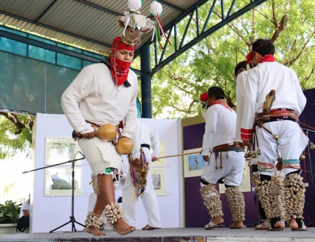 Investigador comparte con estudiantes de Ciencias Antropológicas las fiestas tradicionales de los pueblos indígenas del norte de Sinaloa
