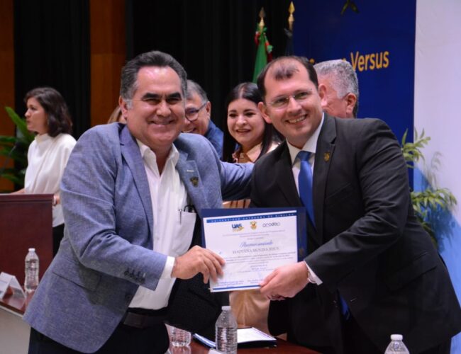 Destacando y respaldando a Jesús Madueña, la Nueva Universidad reconoce a 556 investigadores del SNI y 558 docentes con perfil PRODEP