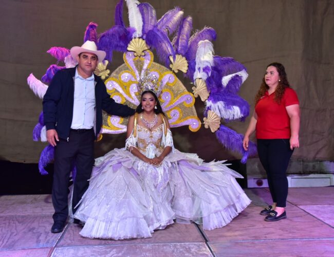 Ximena Cárdenas es coronada como Reina del Carnaval La Reforma 2024