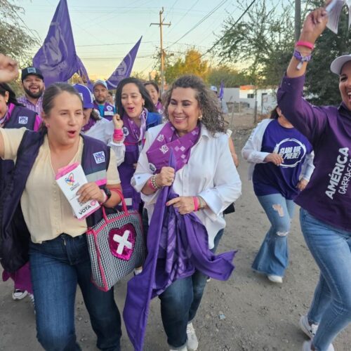 La candidata a diputada por el distrito 20, América Carrasco recorre las calles de El Conchi 2 para invitar a votar este 2 de junio por Xóchitl Gálvez y los candidatos del PAS