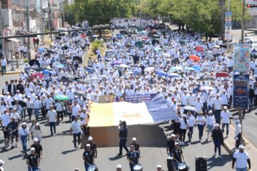 En el marco del Día del Trabajo, poco más de 30 mil universitarios marchan y exigen un alto a la persecución política y respeto a la Autonomía de la UAS