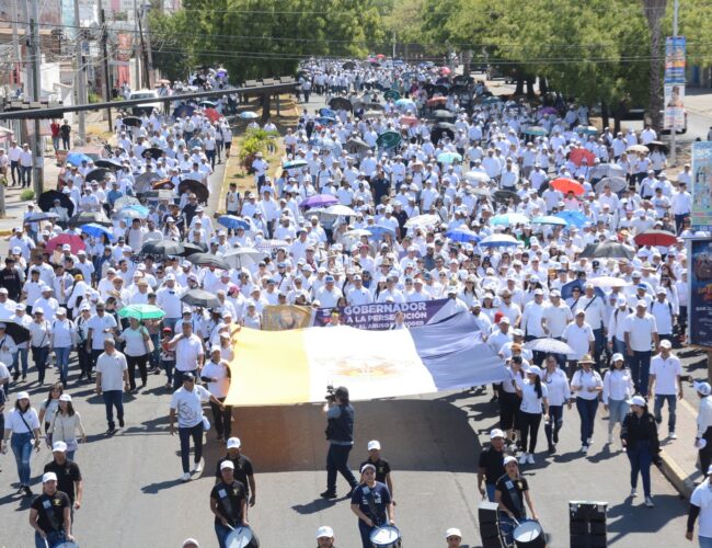En el marco del Día del Trabajo, poco más de 30 mil universitarios marchan y exigen un alto a la persecución política y respeto a la Autonomía de la UAS