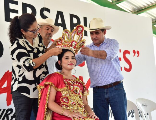 Daniela Urías Tapia es coronada como la nueva reina del Ejido «Horcones» Batury