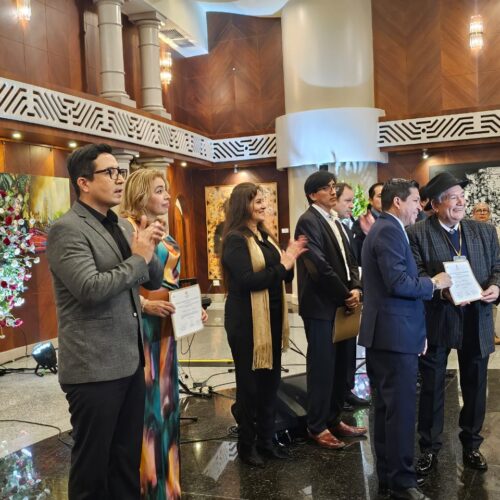 El artista Jorge Luis Hurtado representó a la UAS como jurado internacional del Premio de Pintura Huaylá Salón de Junio Machala 2024, en Ecuador